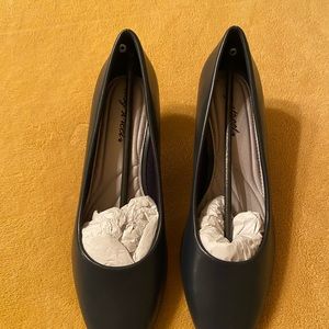 Navy blue Easy Street pumps with memory foam foot bed